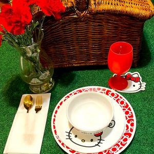 CorelleHello Kitty Dinnerware